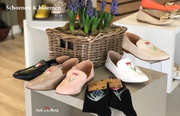 Schoenen met 2025 bloemen