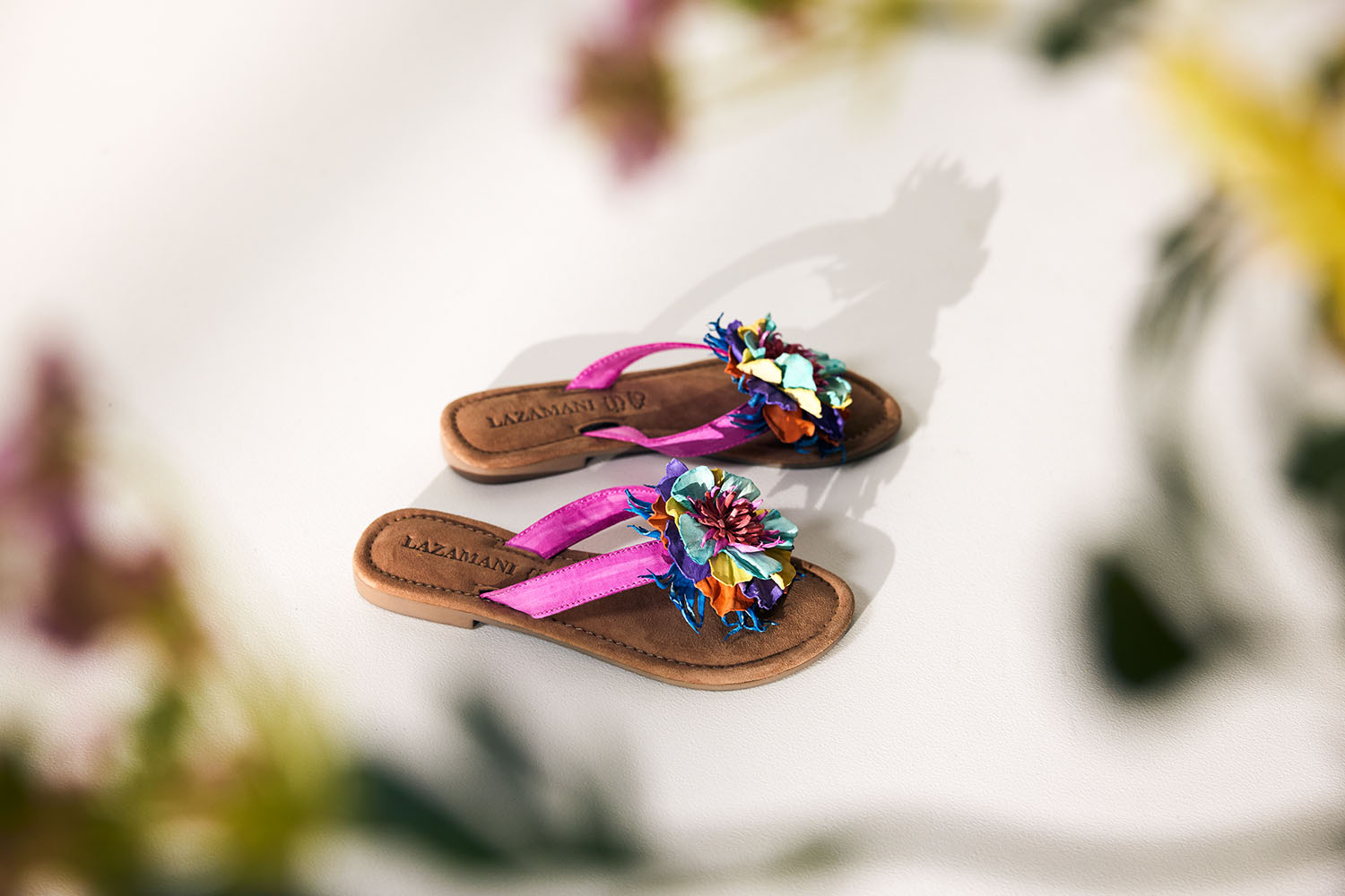 Het is zomer Slippers en sandaaltjes. Aad van den Berg modeschoenen