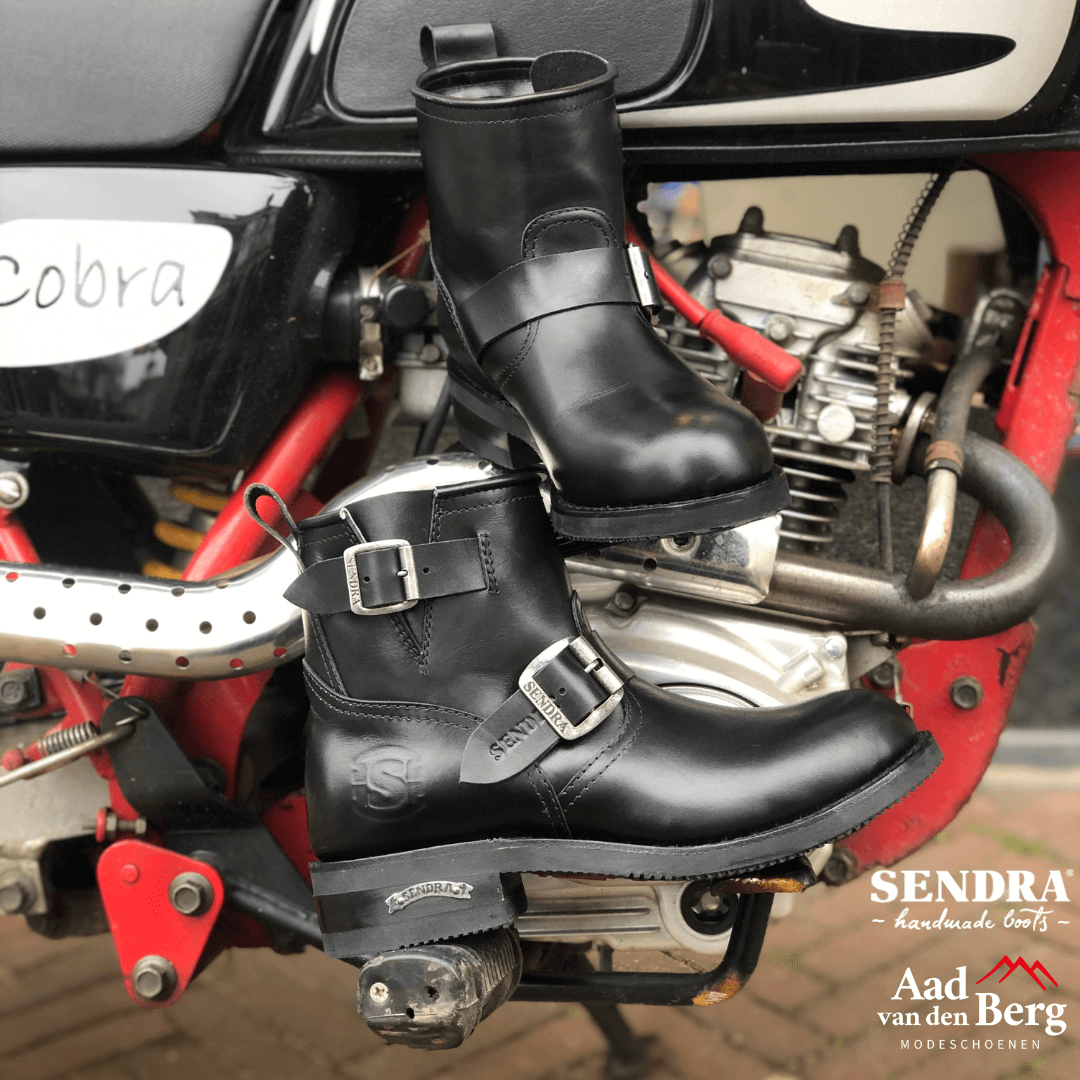 Biker Sendra bij Aad van den Berg Modeschoenen