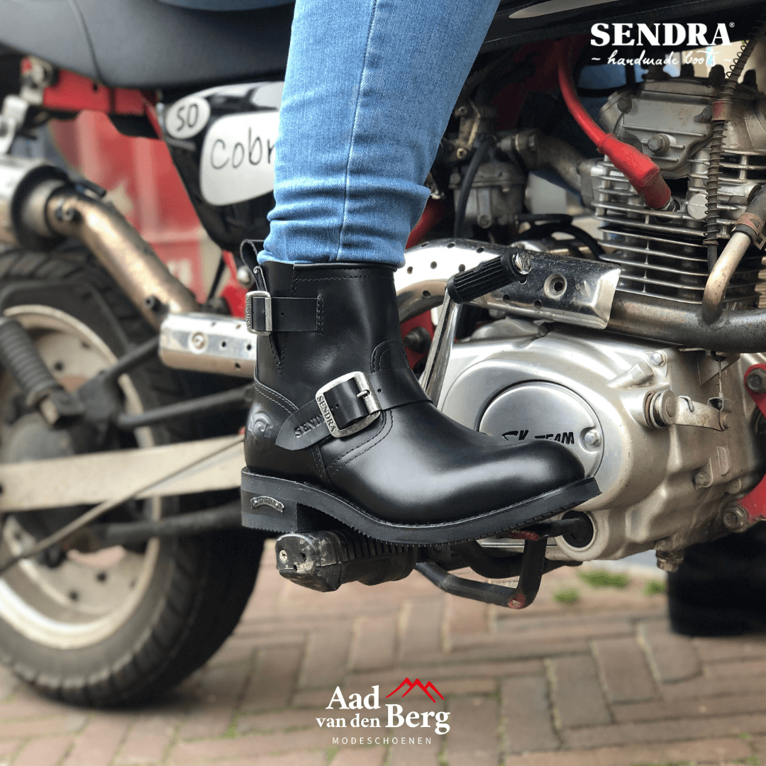 Biker Sendra bij Aad van den Berg Modeschoenen