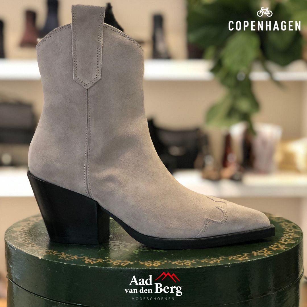 Copenhagen Studios Damesschoenen Enkellaarsjes beige Aad van den Berg modeschoenen